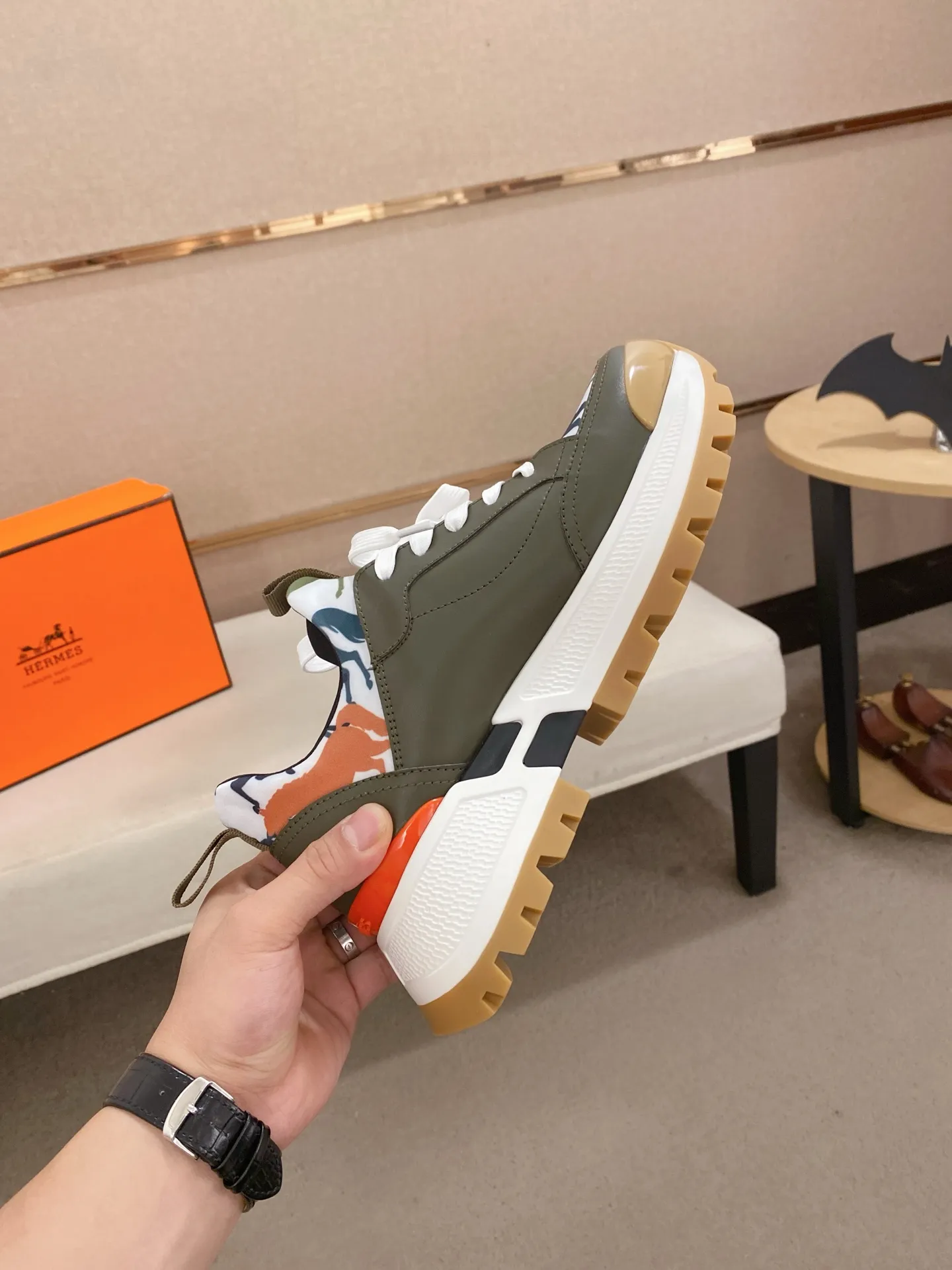 Men's clothing and shoes💰: 600💰《HERMES》【Classic original order·Version】Hermès; top 🔝purchasing agent🔍🔍men's latest 🇺🇸 counter sales simultaneously, imported from Italy original ▲▲cowhide ▲▲ (high-end, nobility, class) ) Exquisite workmanship (Italian 🇮🇹 imported water-dyed 🐂 cowhide lining) sole: original sole provided by the original factory, ⚠️exclusive double-layer activity·TPR·rubber·combined molded outsole; super comfortable·wear-resistant·non-slip·environmental protection The real thing is more beautiful if you take the real thing (high quality, follow the order). You can enter and exit the counter at will * Number of yards: 38-44 (can be customized 45-46, non-returnable)